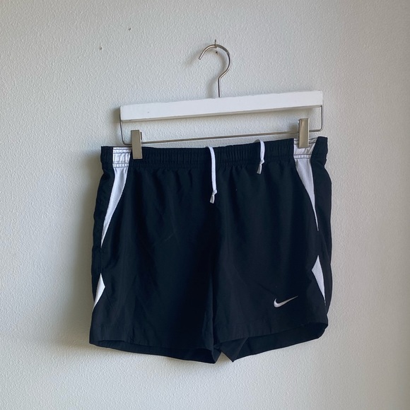 Nike dry fit women’s shorts - Picture 1 of 3